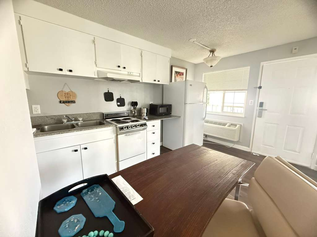 One Queen Bed with Kitchen